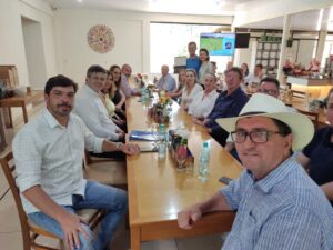 Read more about the article Reunião e almoço de confraternização com os prefeitos dos municípios membros da AMARP