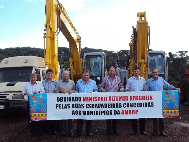 You are currently viewing Região da AMARP recebe escavadeiras do Ministério da Pesca e Aqüicultura